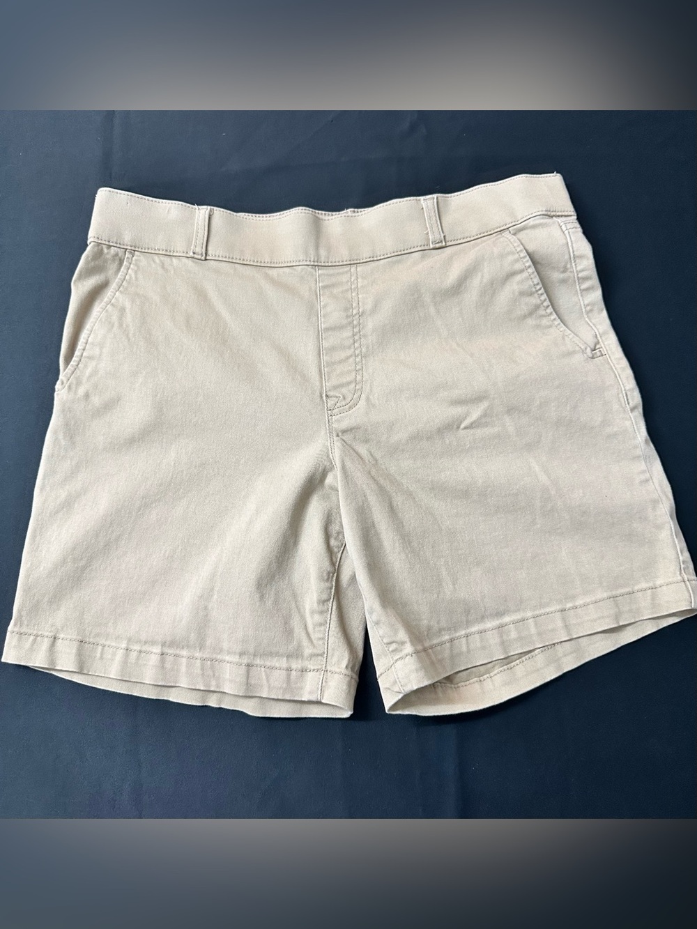 Gloria Vanderbilt Women’s Chino Shorts in Light Tan